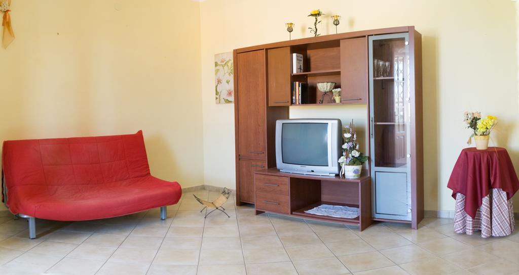 Casa Vacanza Da Luisa San Giovanni Suèrgiu Eksteriør bilde