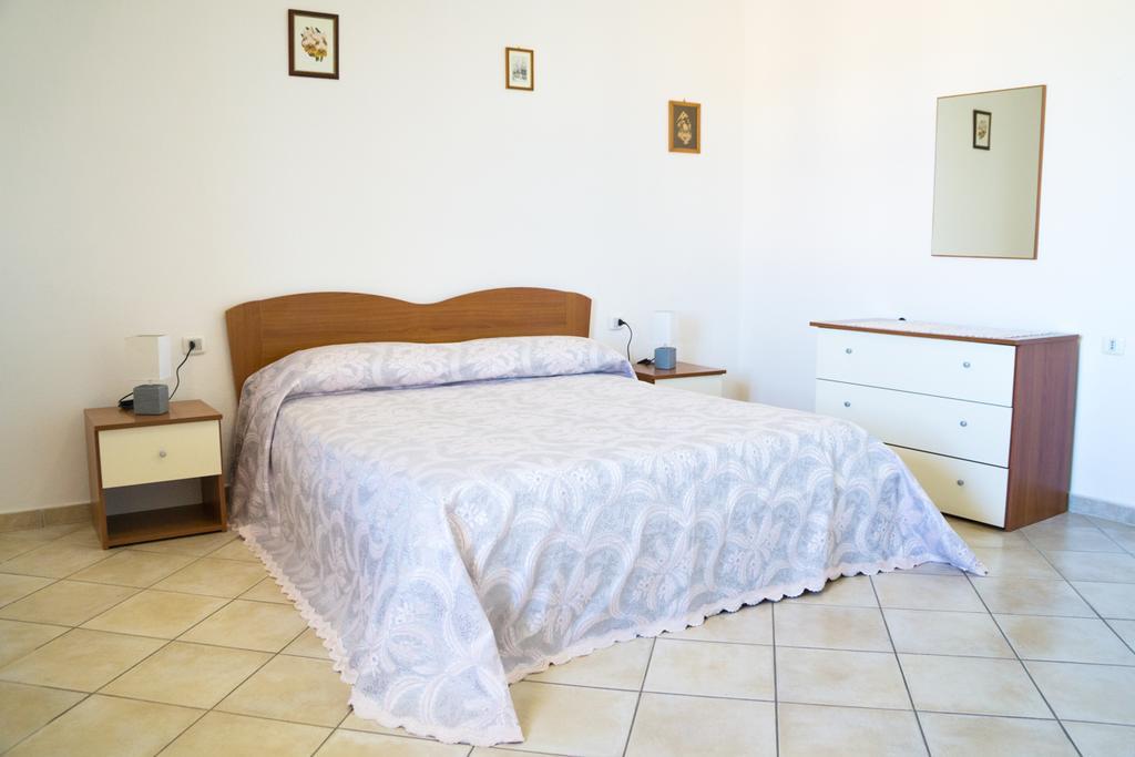 Casa Vacanza Da Luisa San Giovanni Suèrgiu Eksteriør bilde